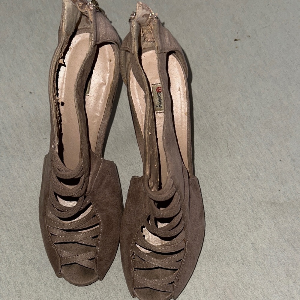 Womens OS Elegant Brown Peep-Toe Heels